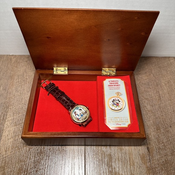 Disney Watch Collectors Club‎ Series V Snow White By Fossil W/music Box #3049 main image 10